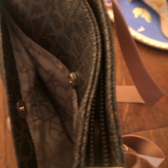 SOLD SOLD CALVIN KLEIN CROSSBODY BAG AS NEW WORN ONCE BARGAIN FOR SOMEONE - Picture 4 of 5
